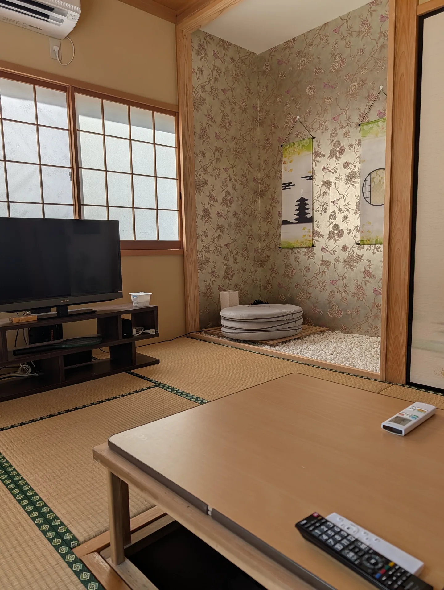 掘りごたつのある和室